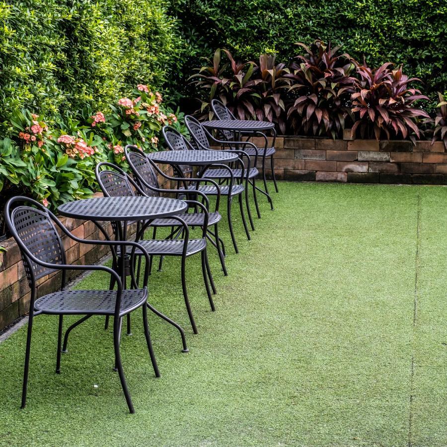 The Airport Courtyard Suvarnabhumi Airport Бангкок Экстерьер фото Artificial grass