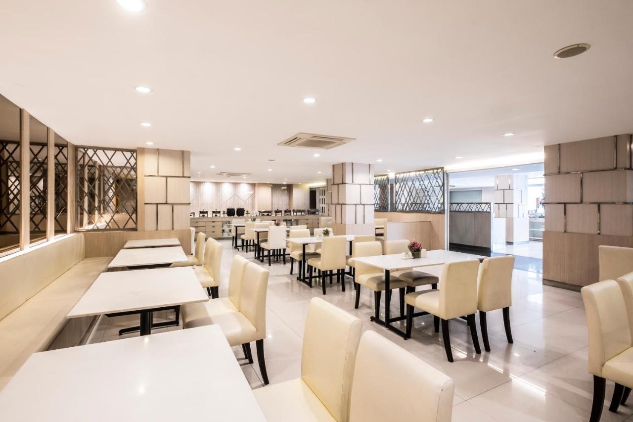 The Airport Courtyard Suvarnabhumi Airport Бангкок Экстерьер фото The interior of a typical restaurant in Japan