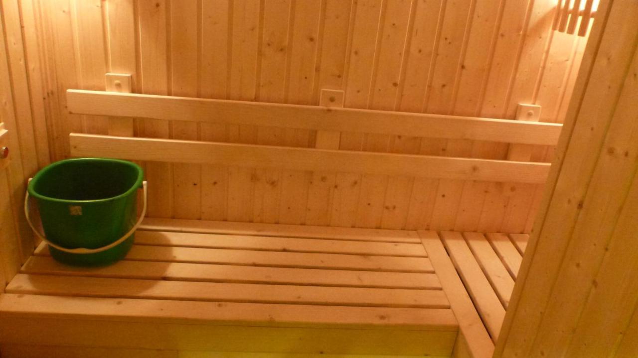 The Airport Courtyard Suvarnabhumi Airport Бангкок Экстерьер фото A bench in a Finnish sauna